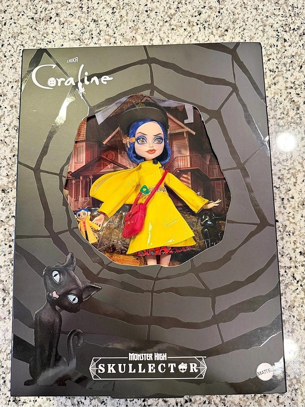 Monster High Skullector Collectible Doll in Yellow & Black Like New